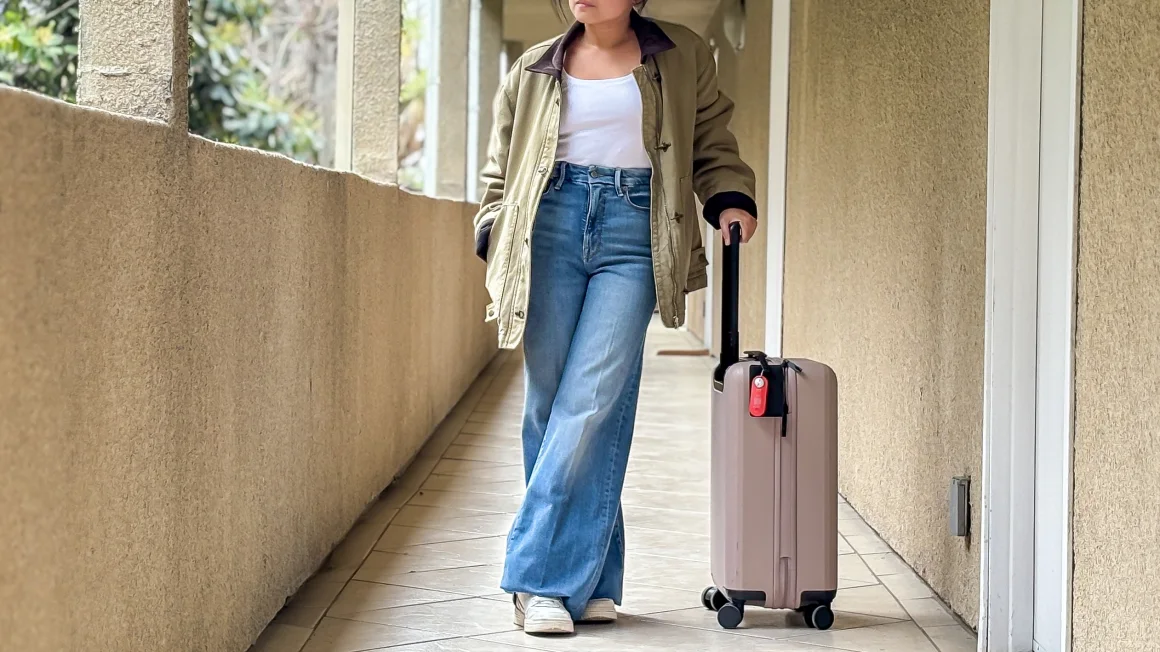 Airport Outfit Ideas for Comfortable Travel Fashion
