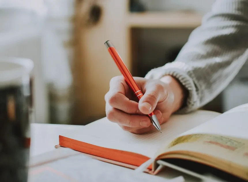 Exploring Narrative Perspectives for Creative Storytelling Success