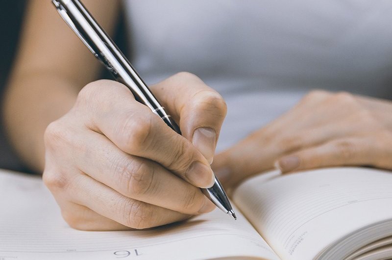 Exploring Storytelling Methods for Creative Writing Development